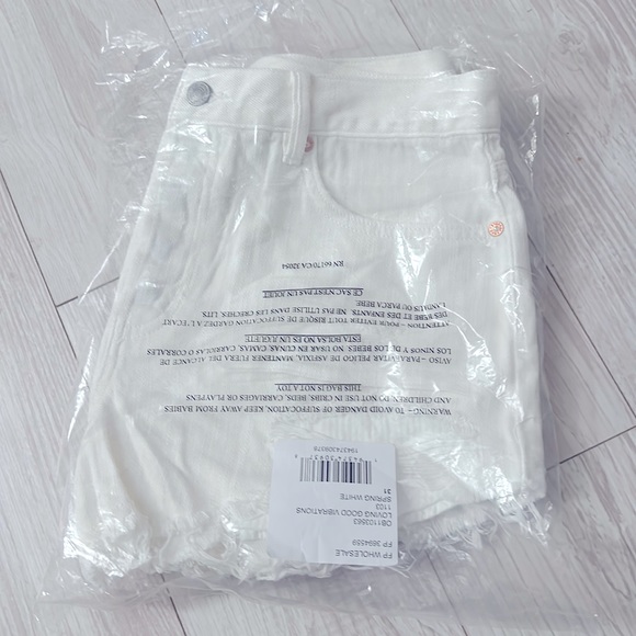 NWT Free People Loving Good Vibrations Short in Spring White - Picture 4 of 4